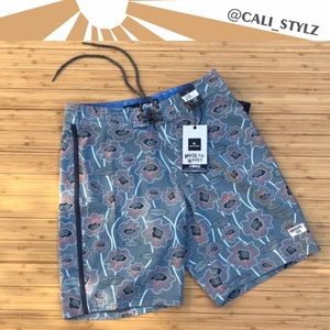 🔷🔹RIP CURL SUN DRENCHED RAYS BOARD SHORTS🔹🔷